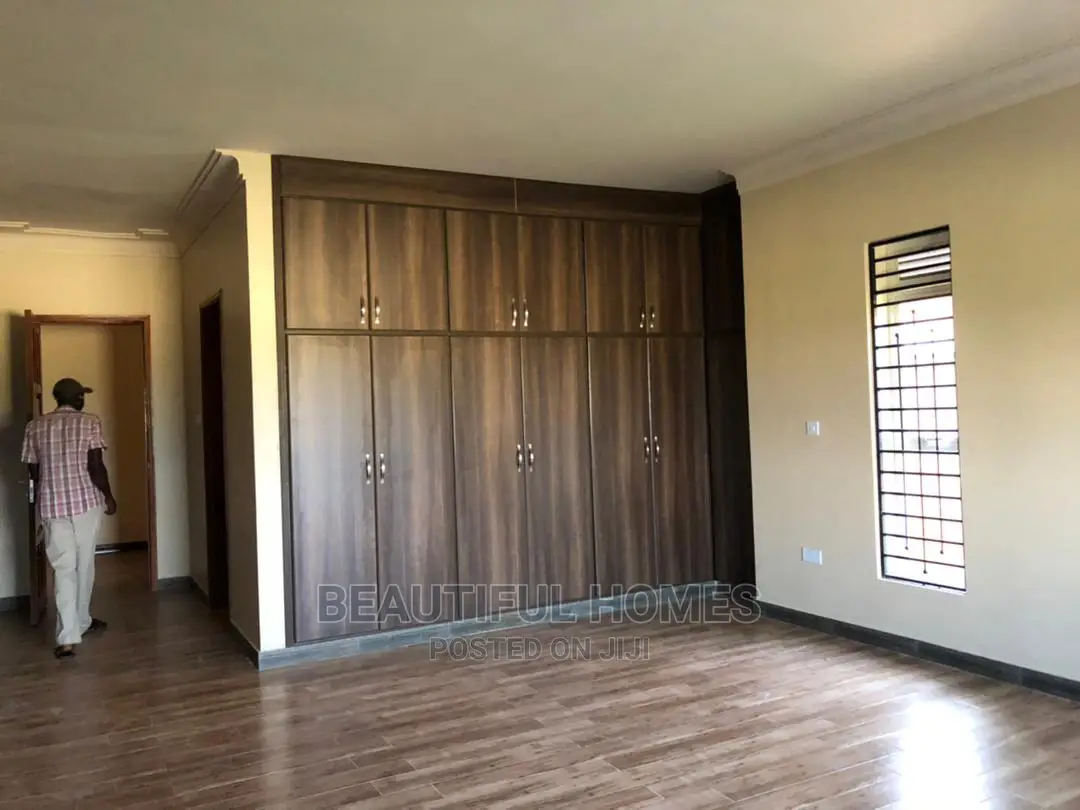 Furnished 4bdrm House in Kira for Sale