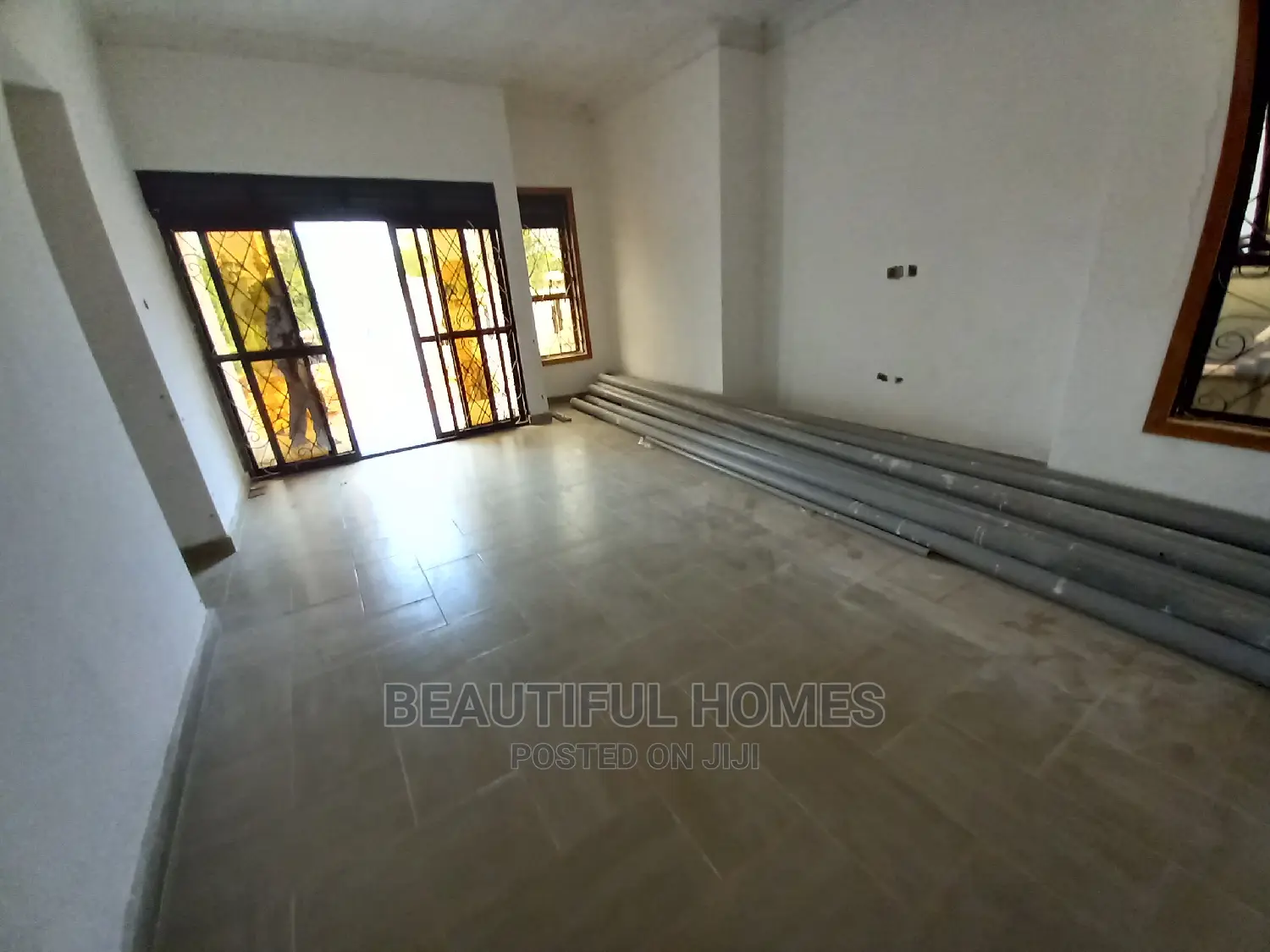 Furnished 4bdrm Mansion in Kira for Sale