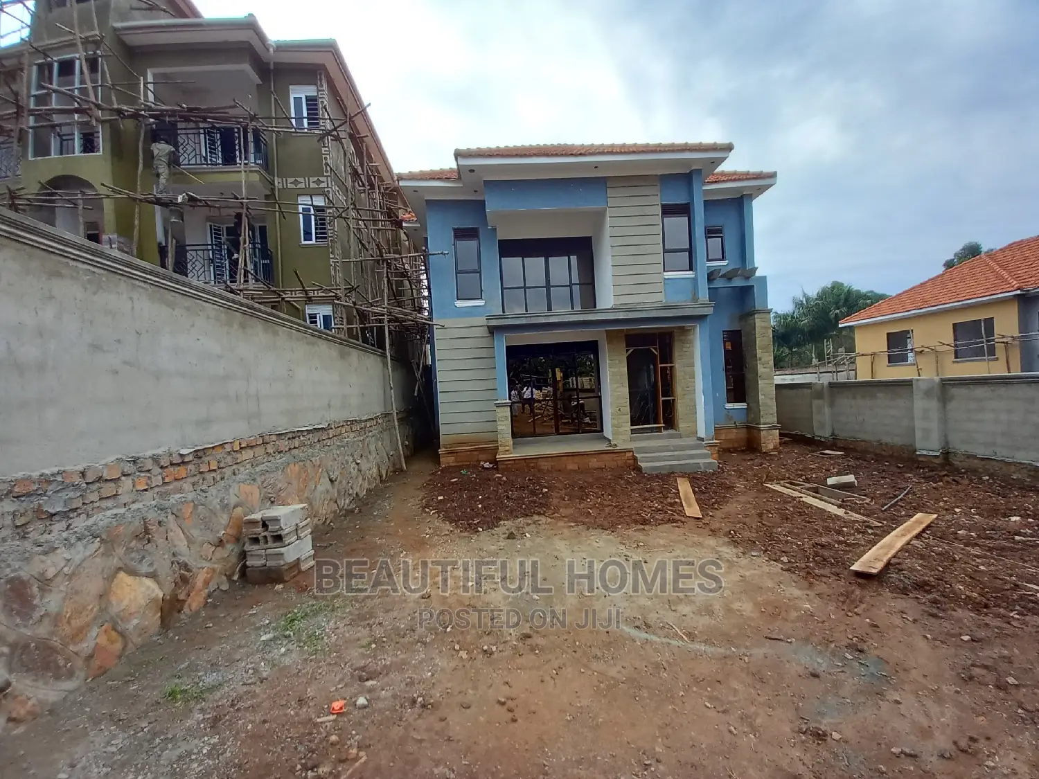 Furnished 4bdrm Mansion in Kira for Sale