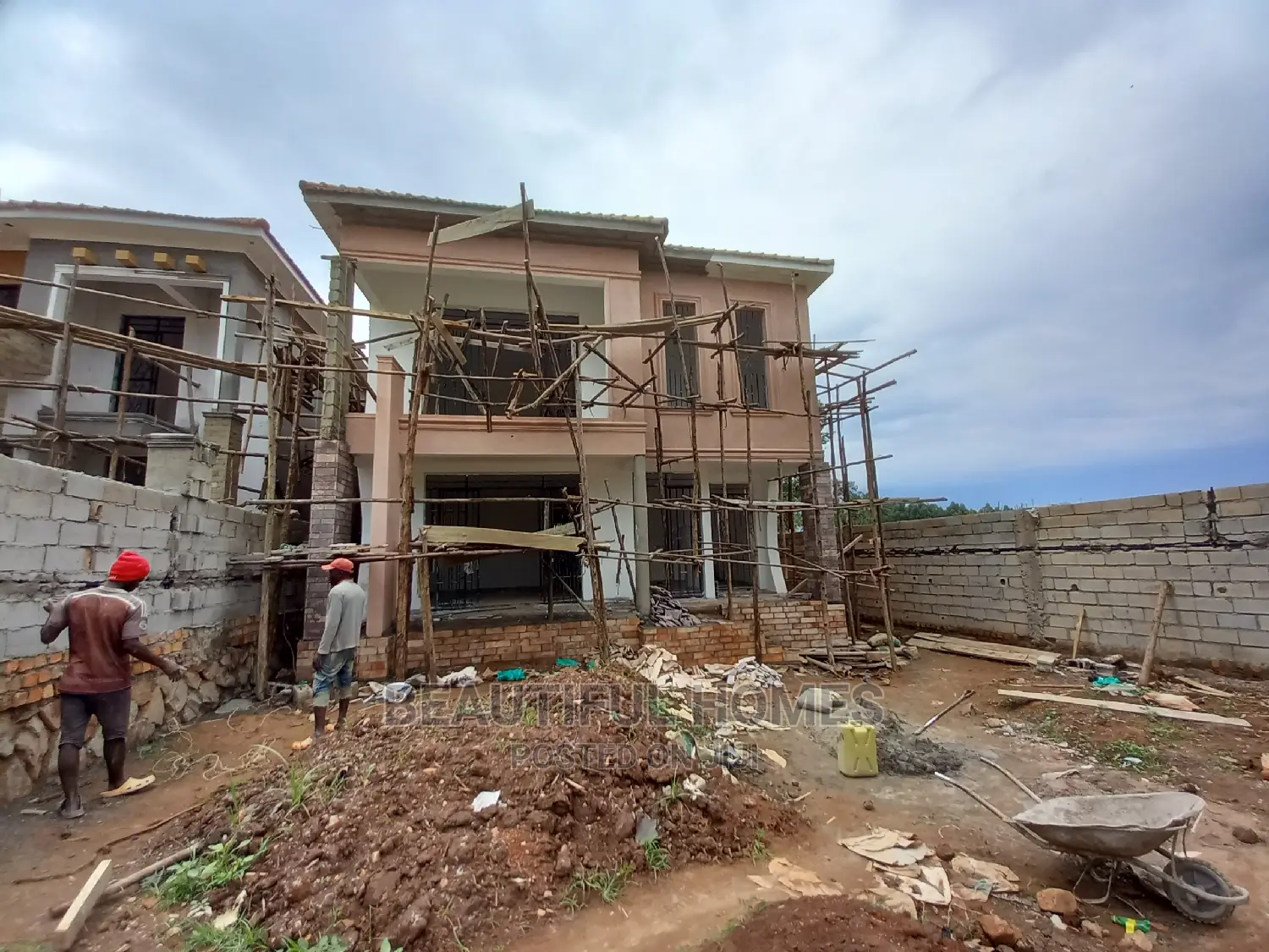 Furnished 5bdrm House in Kira for Sale