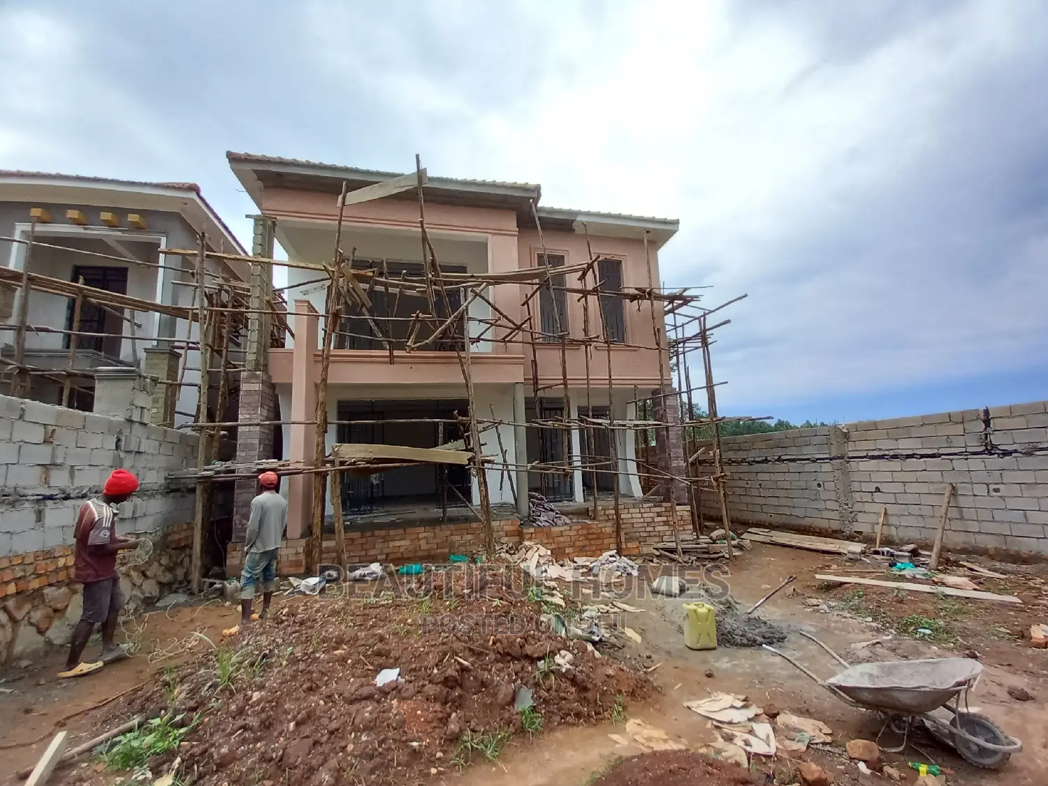 Furnished 5bdrm House in Kira for Sale