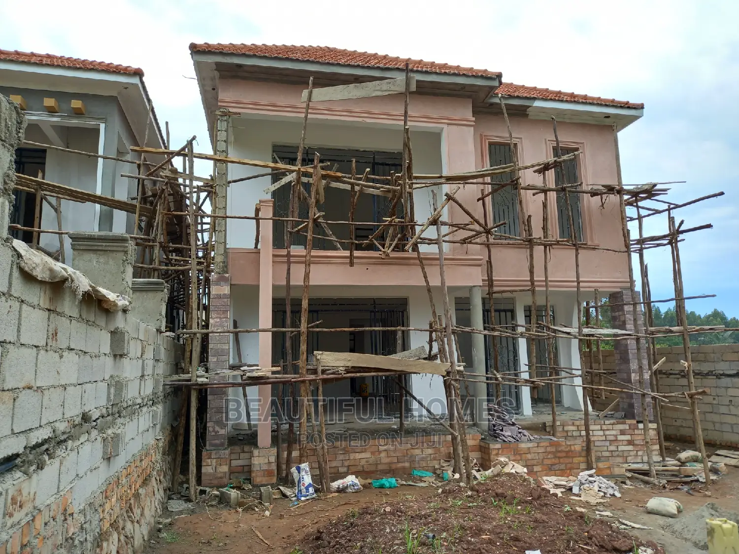 Furnished 5bdrm House in Kira for Sale