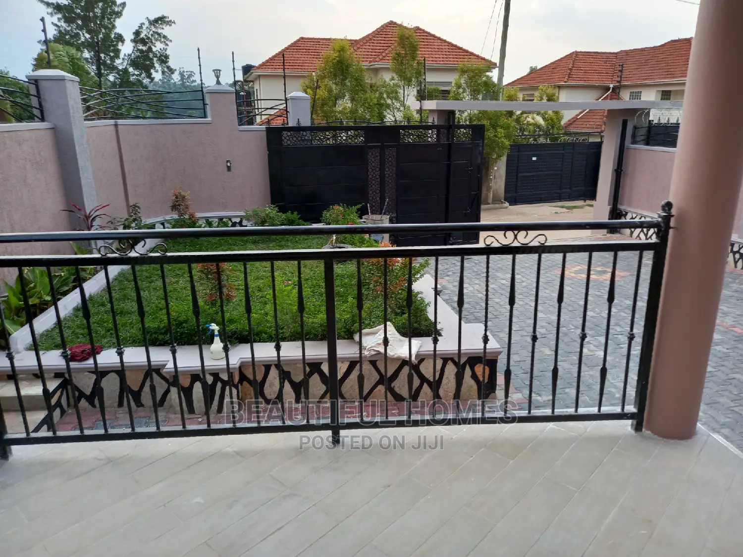 Furnished 4bdrm House in Kira for Sale