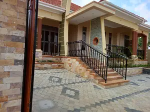 Furnished 4bdrm House in Kira for Sale