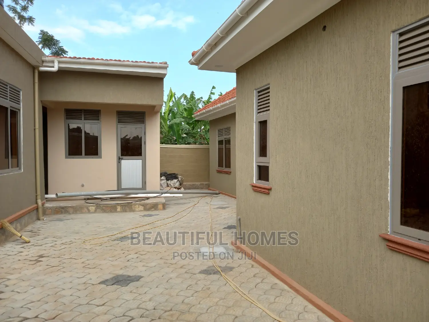 Furnished 4bdrm House in Kira for Sale
