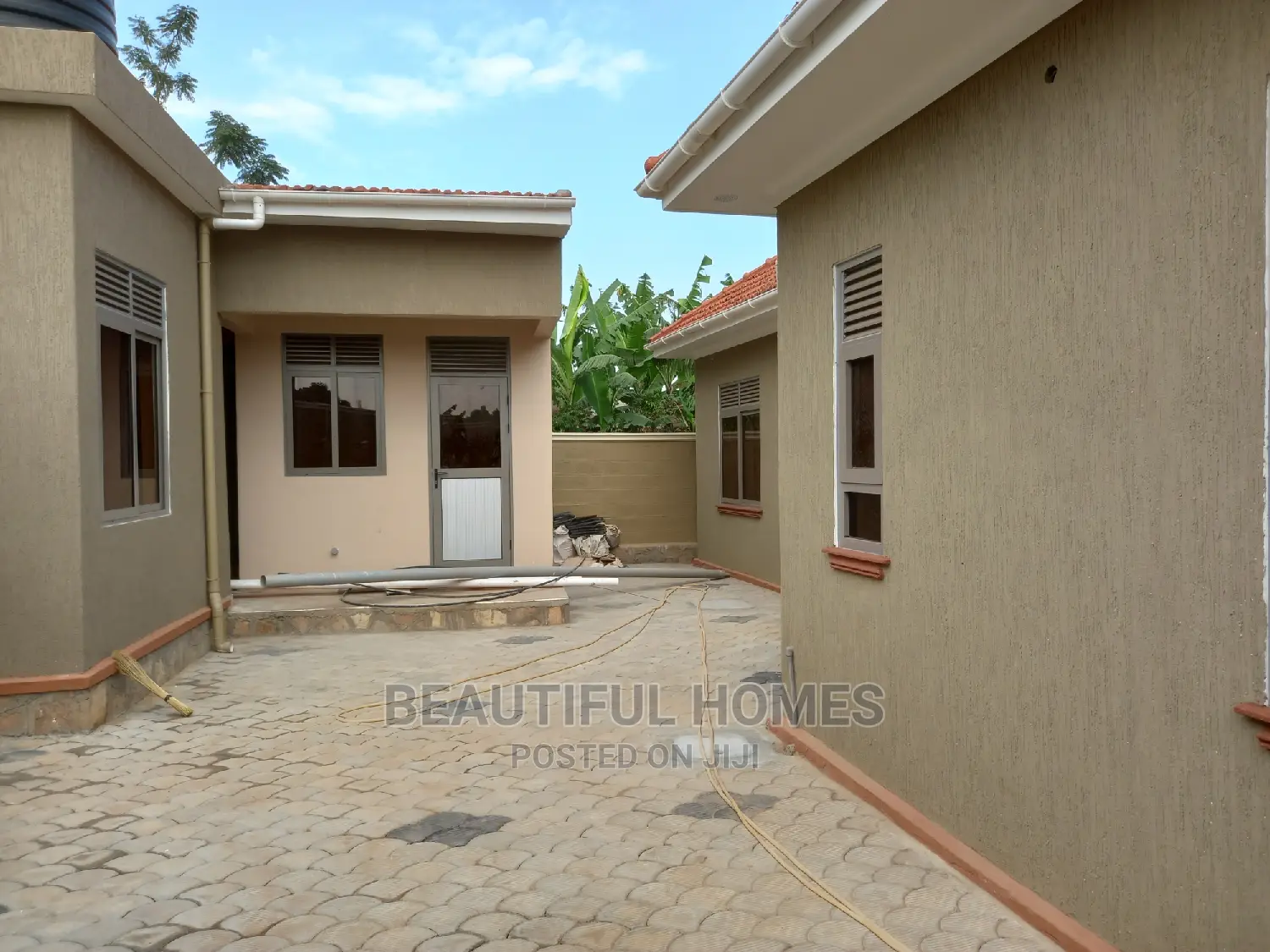 Furnished 4bdrm House in Kira for Sale