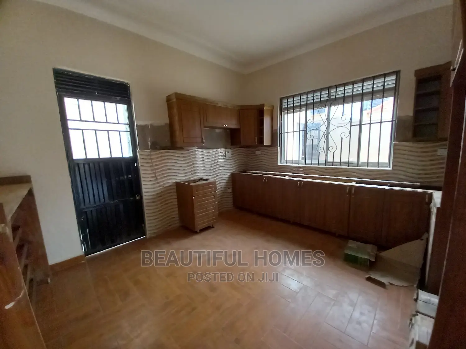 Furnished 4bdrm House in Kira Tarmacked for Sale