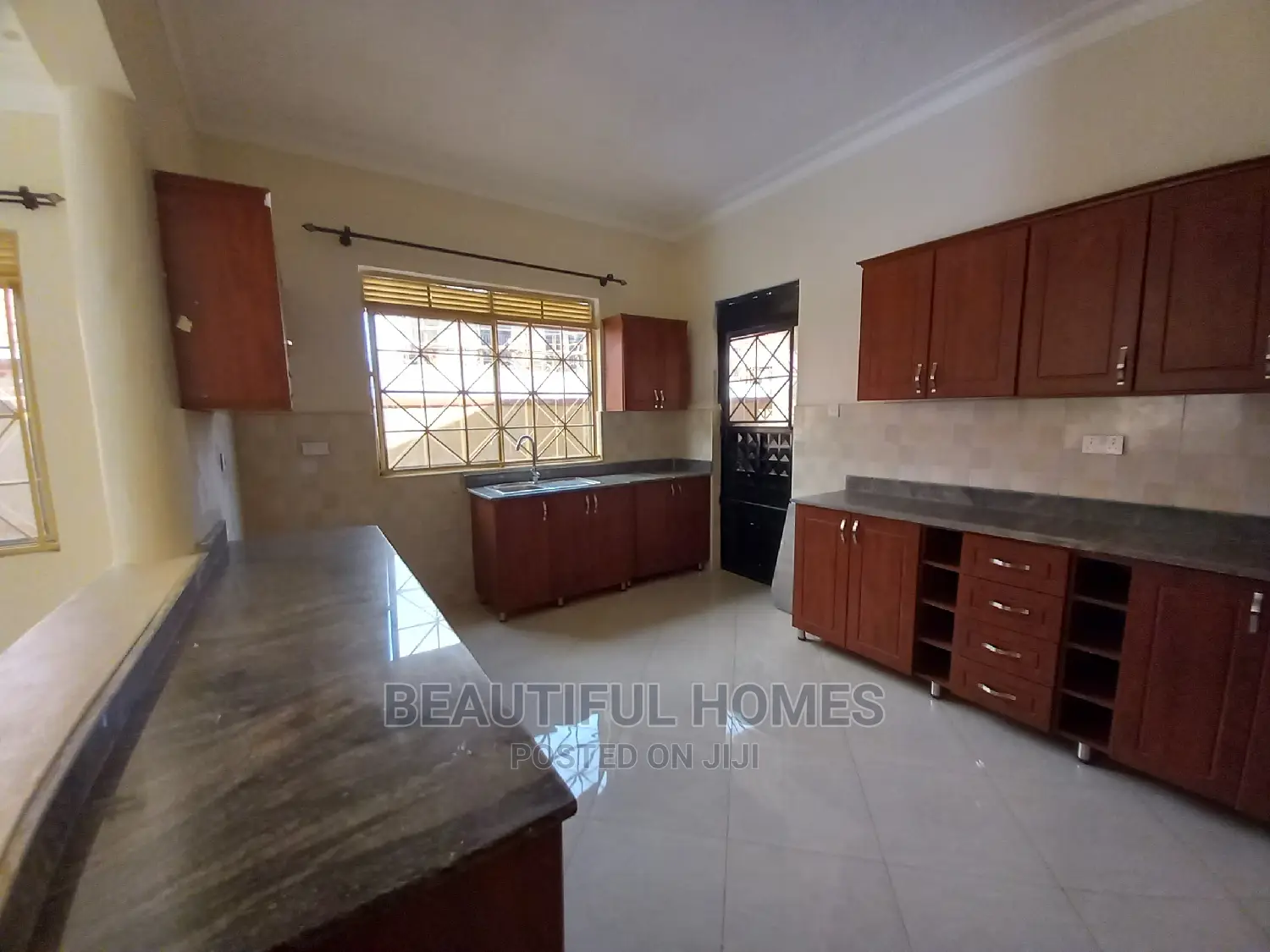 Furnished 4bdrm House in Kira for Sale