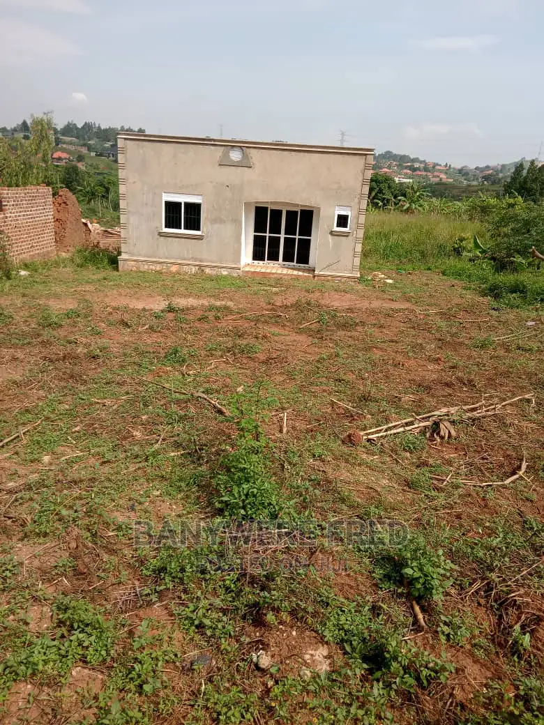 50/100 Plot for Sale in Nabusigwe