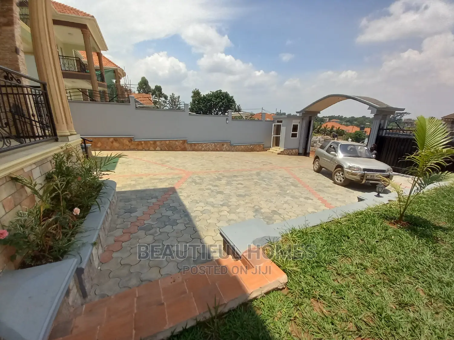Furnished 4bdrm House in Kira for Sale