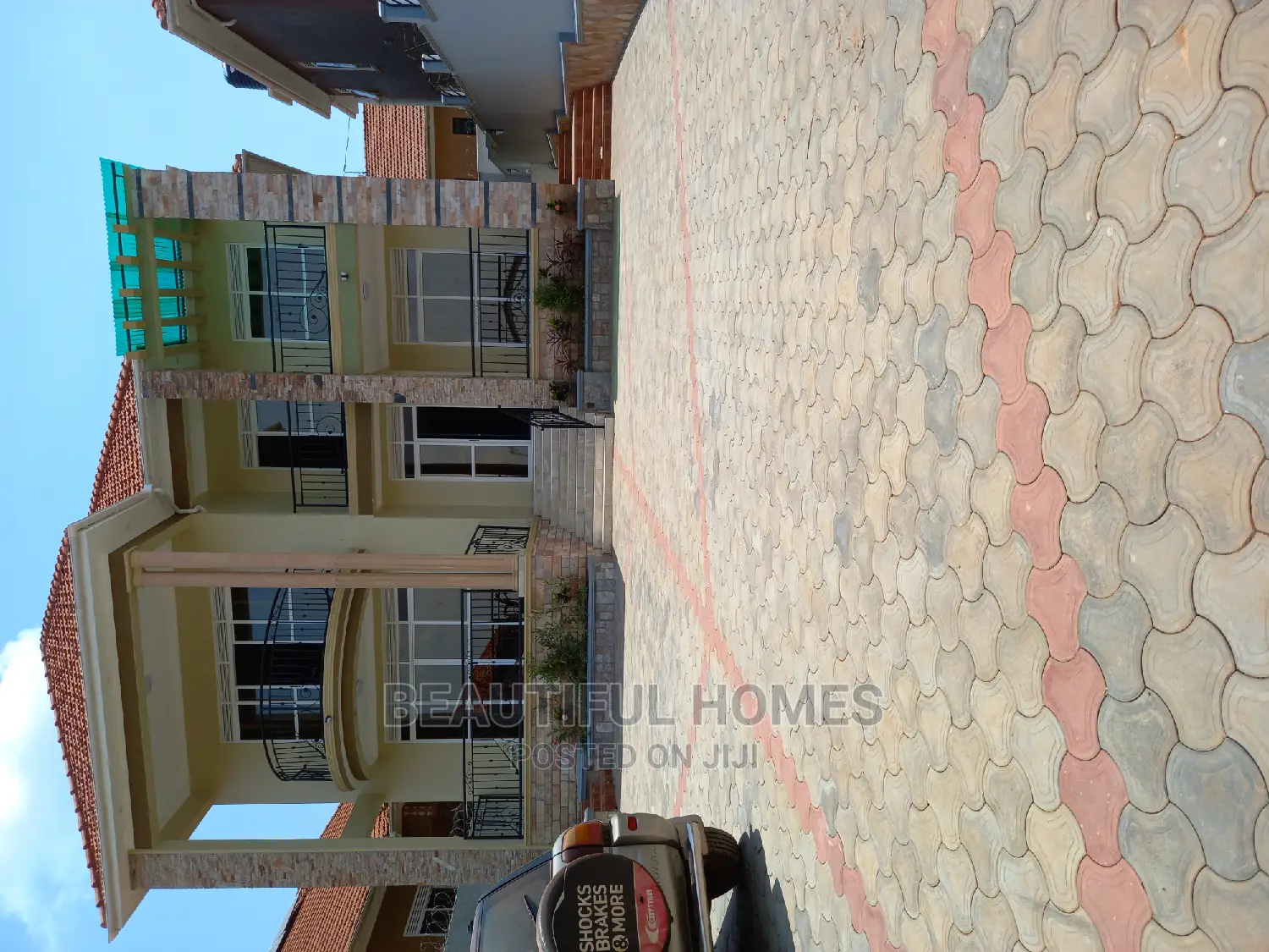 Furnished 6bdrm Mansion in Kira for Sale