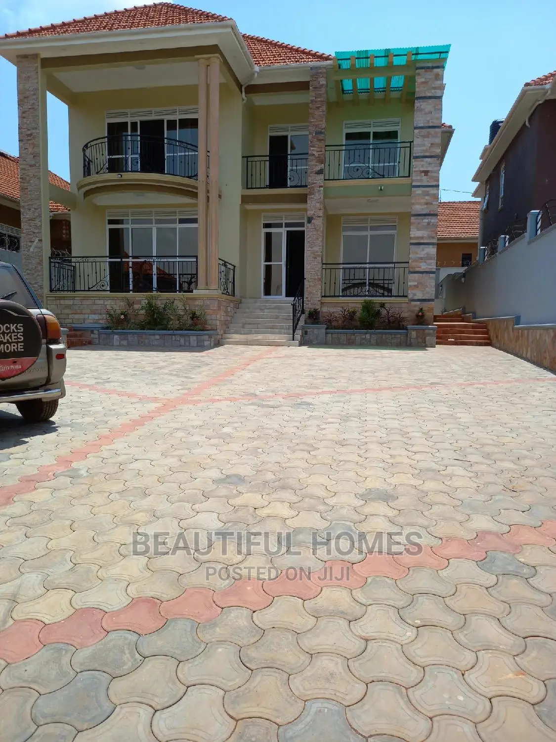 Furnished 6bdrm Mansion in Kira for Sale