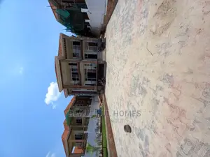 Furnished 6bdrm Mansion in Kira Tarmack Access for Sale