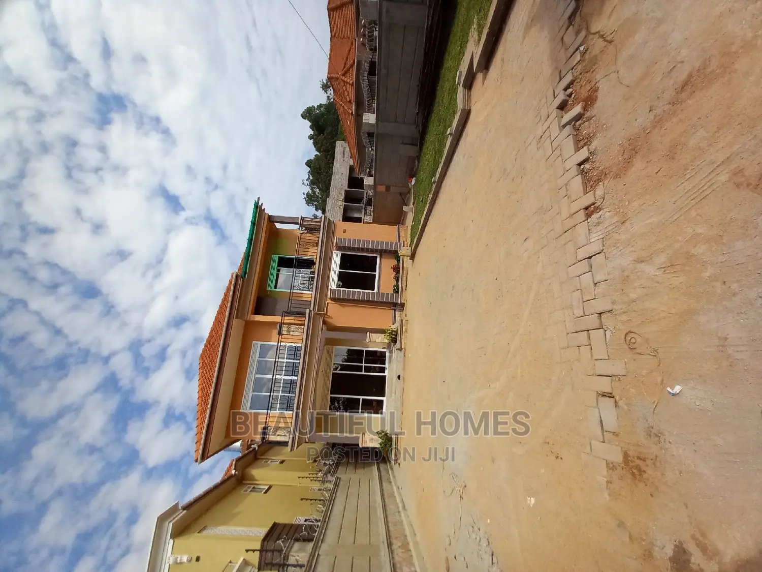 Furnished 4bdrm House in Kira Tarmack for Sale