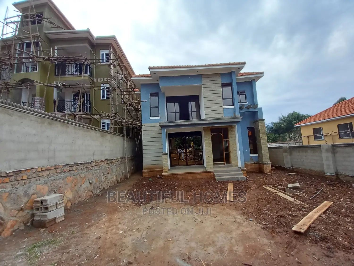 Furnished 5bdrm House in Kira for Sale