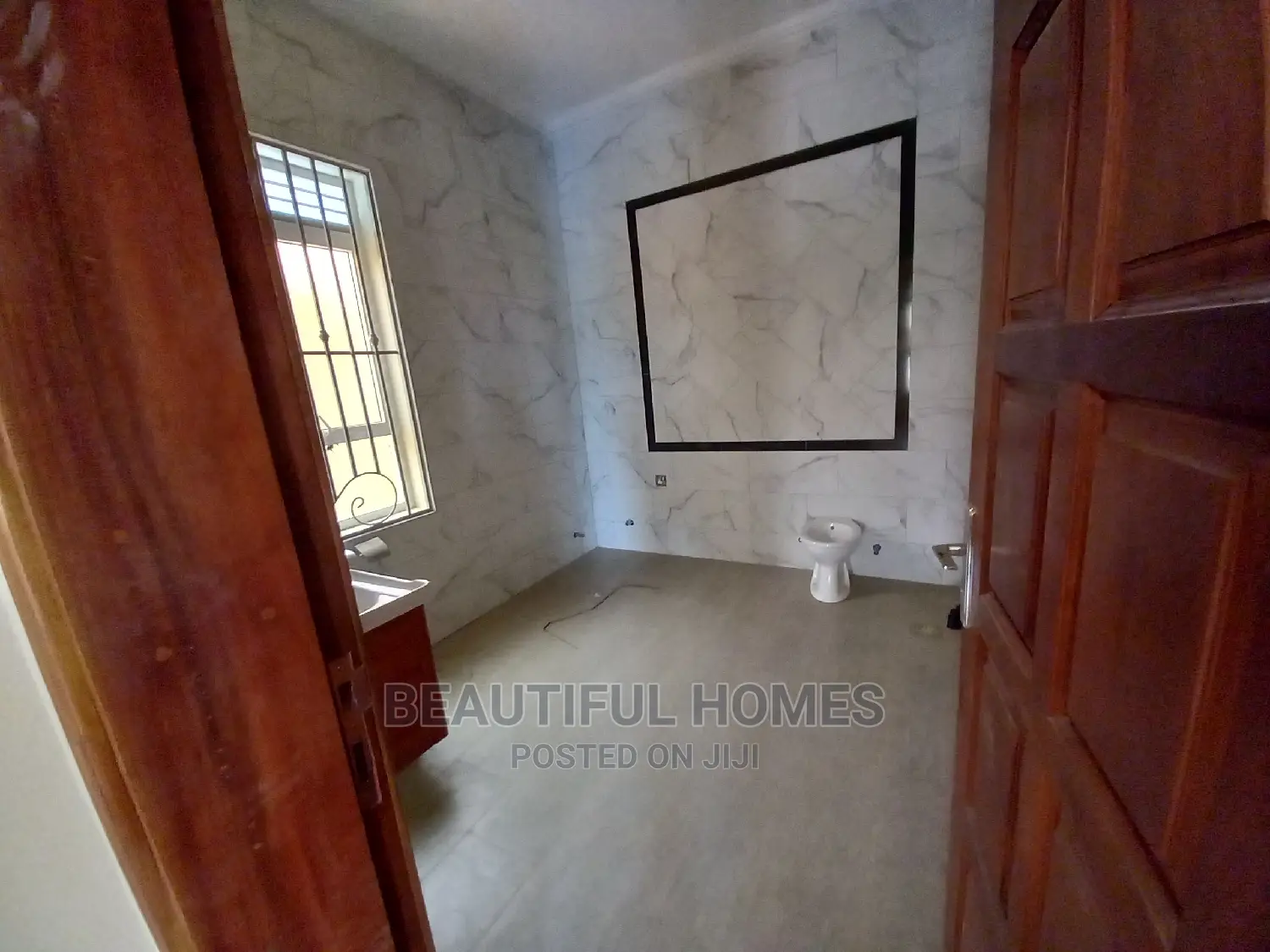 Furnished 5bdrm House in Kira for Sale