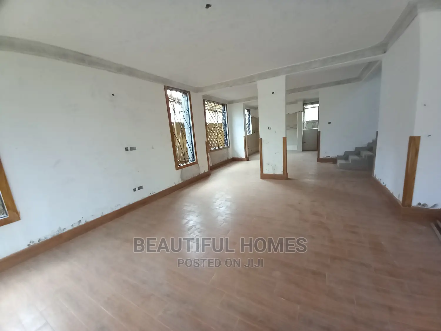 Furnished 5bdrm House in Kira for Sale