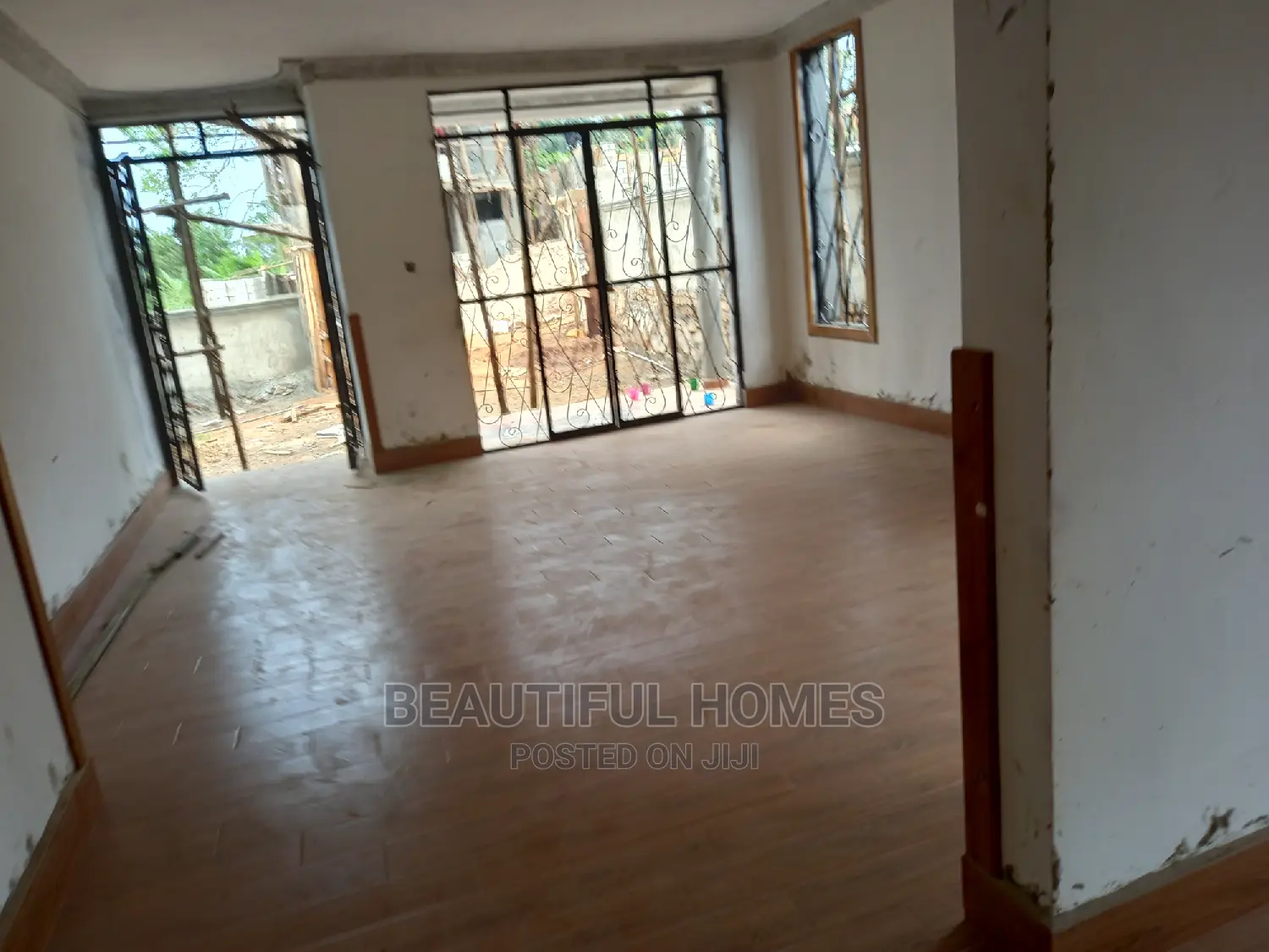 Furnished 5bdrm House in Kira for Sale