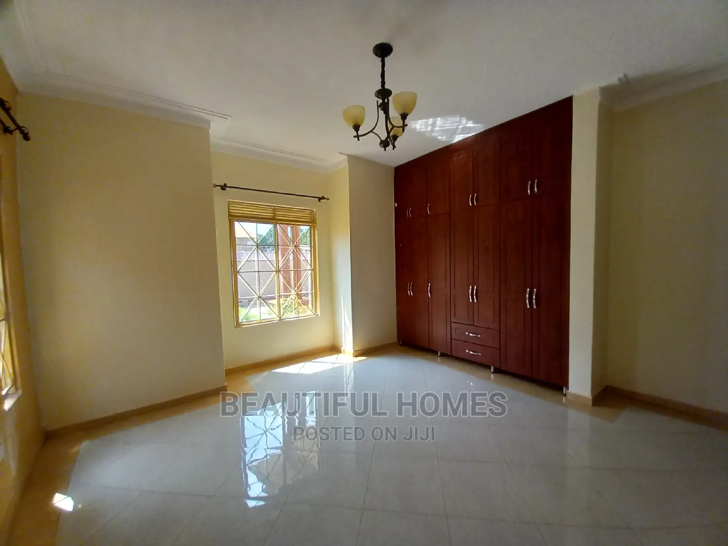 Furnished 5bdrm Bungalow in Kira for Sale