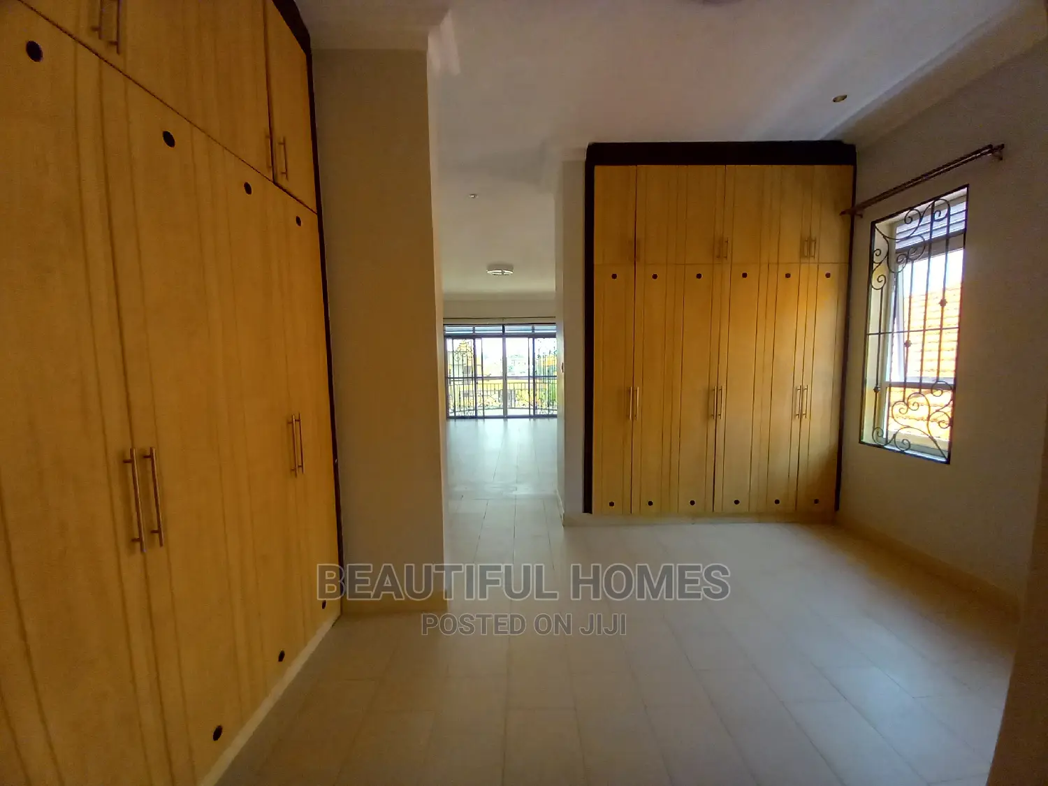 Furnished 6bdrm Mansion in Kira for Sale