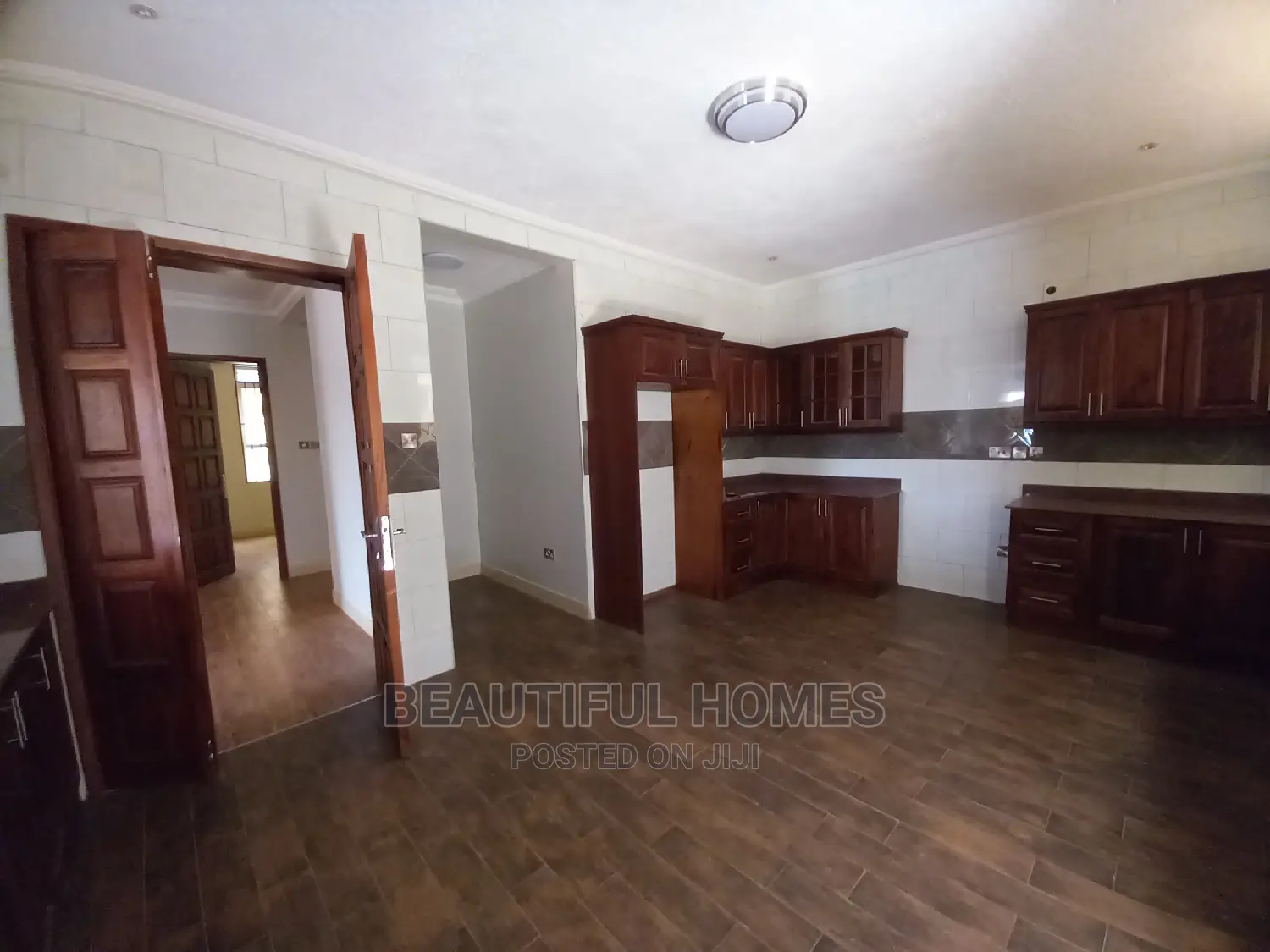 Furnished 6bdrm Mansion in Kira for Sale
