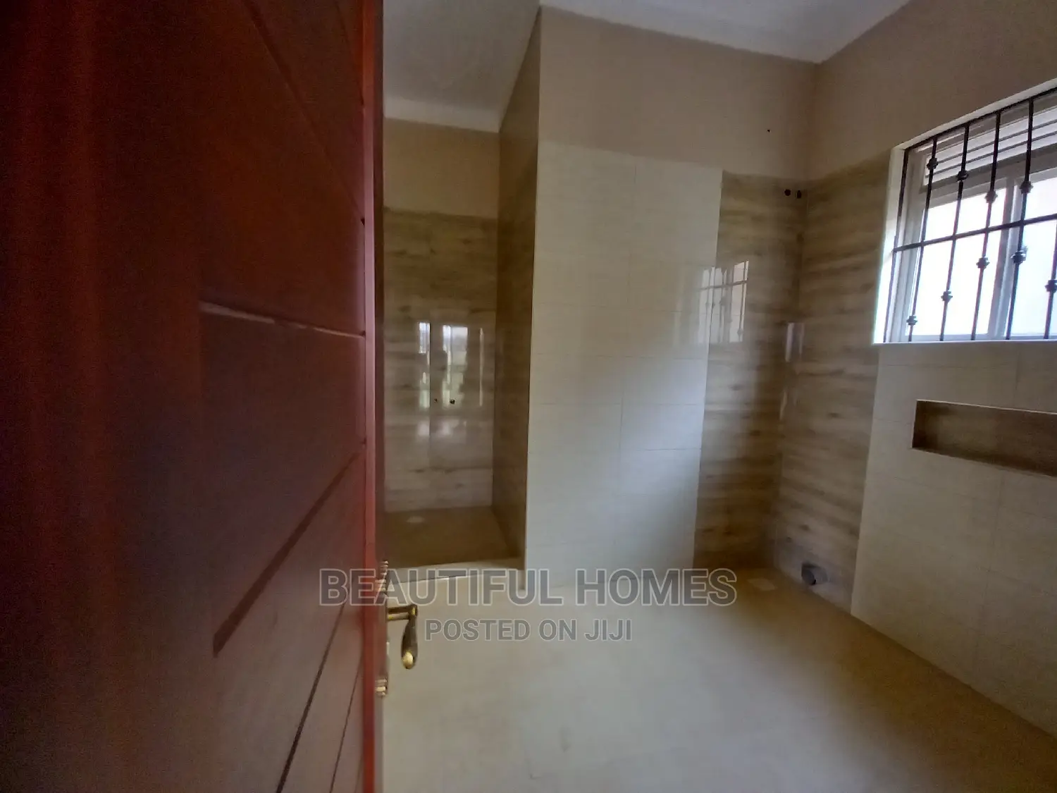 Furnished 4bdrm House in Kira for Sale