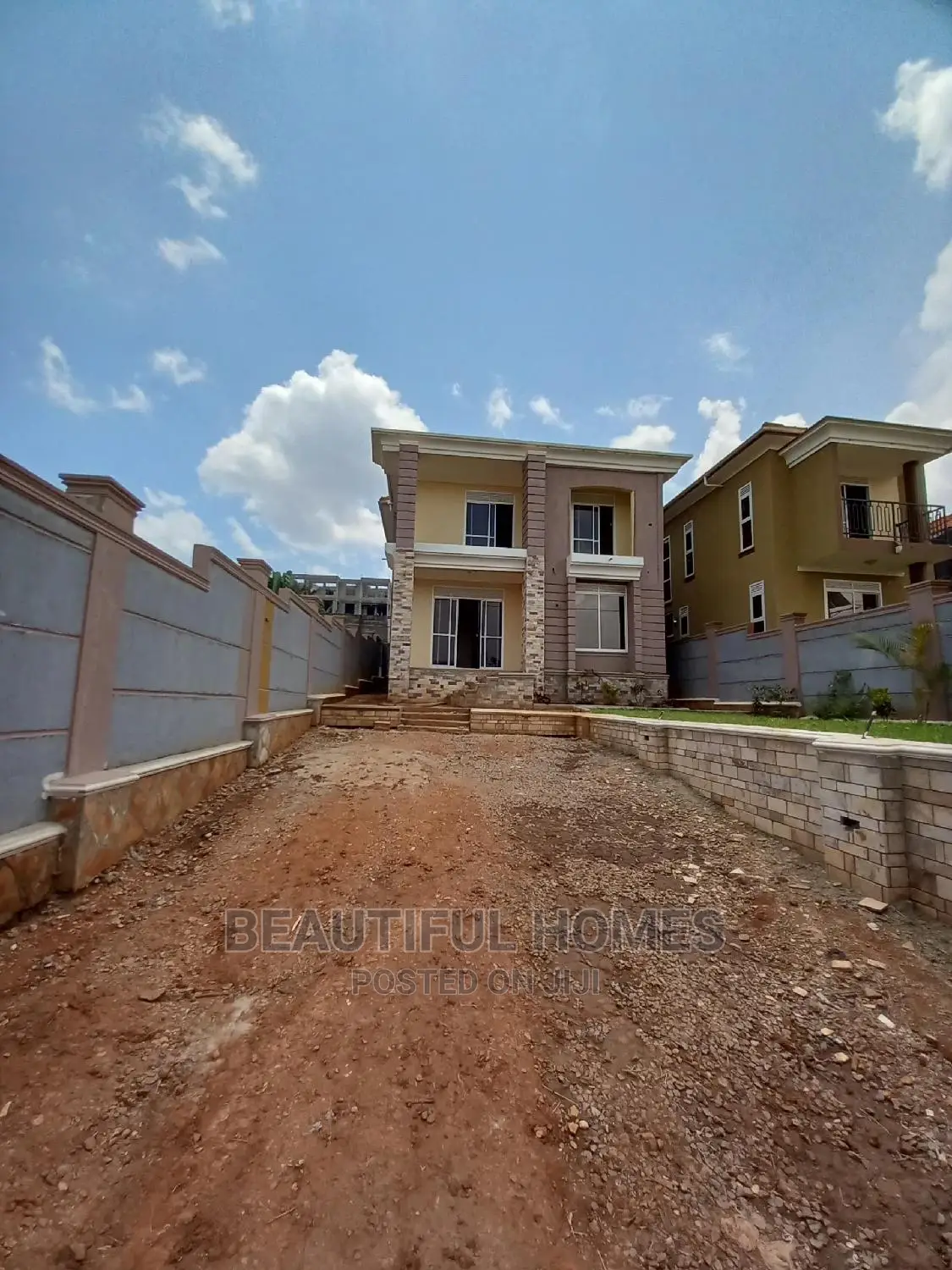 Furnished 4bdrm House in Kira for Sale