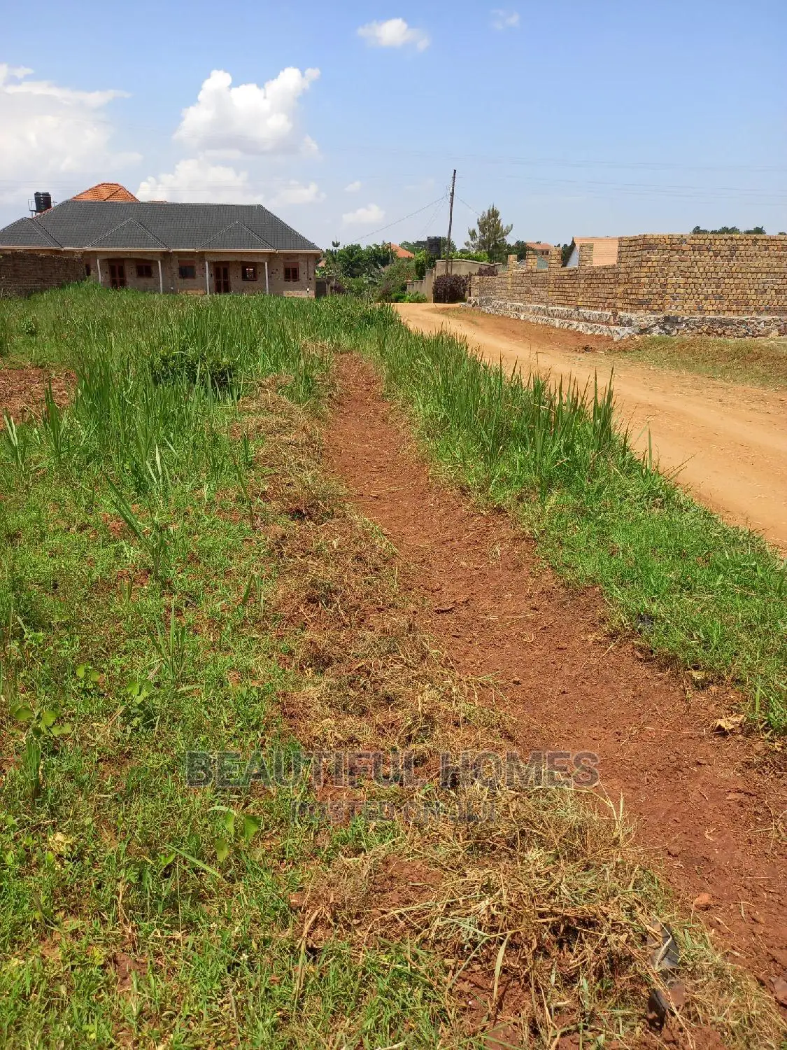 Kira 2 Plots of Land Near the Main Tarmack on Sell