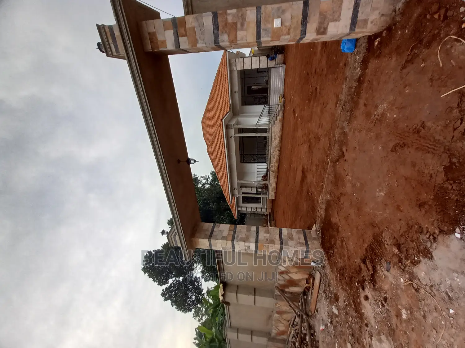 Furnished 4bdrm House in Kira for Sale