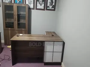 A Set of Filing Cabinet and 1 Office Desk