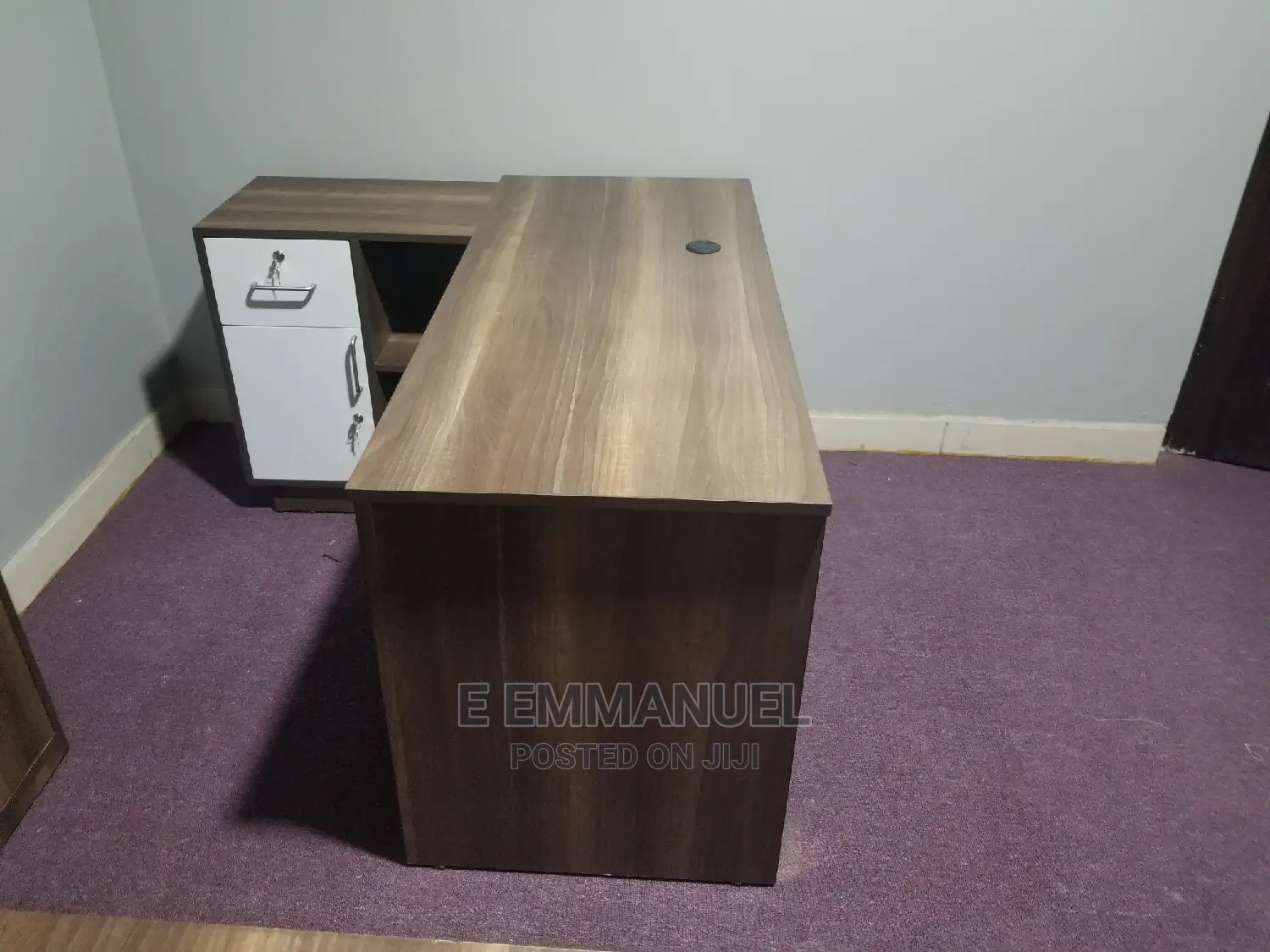 A Set of Filing Cabinet and 1 Office Desk