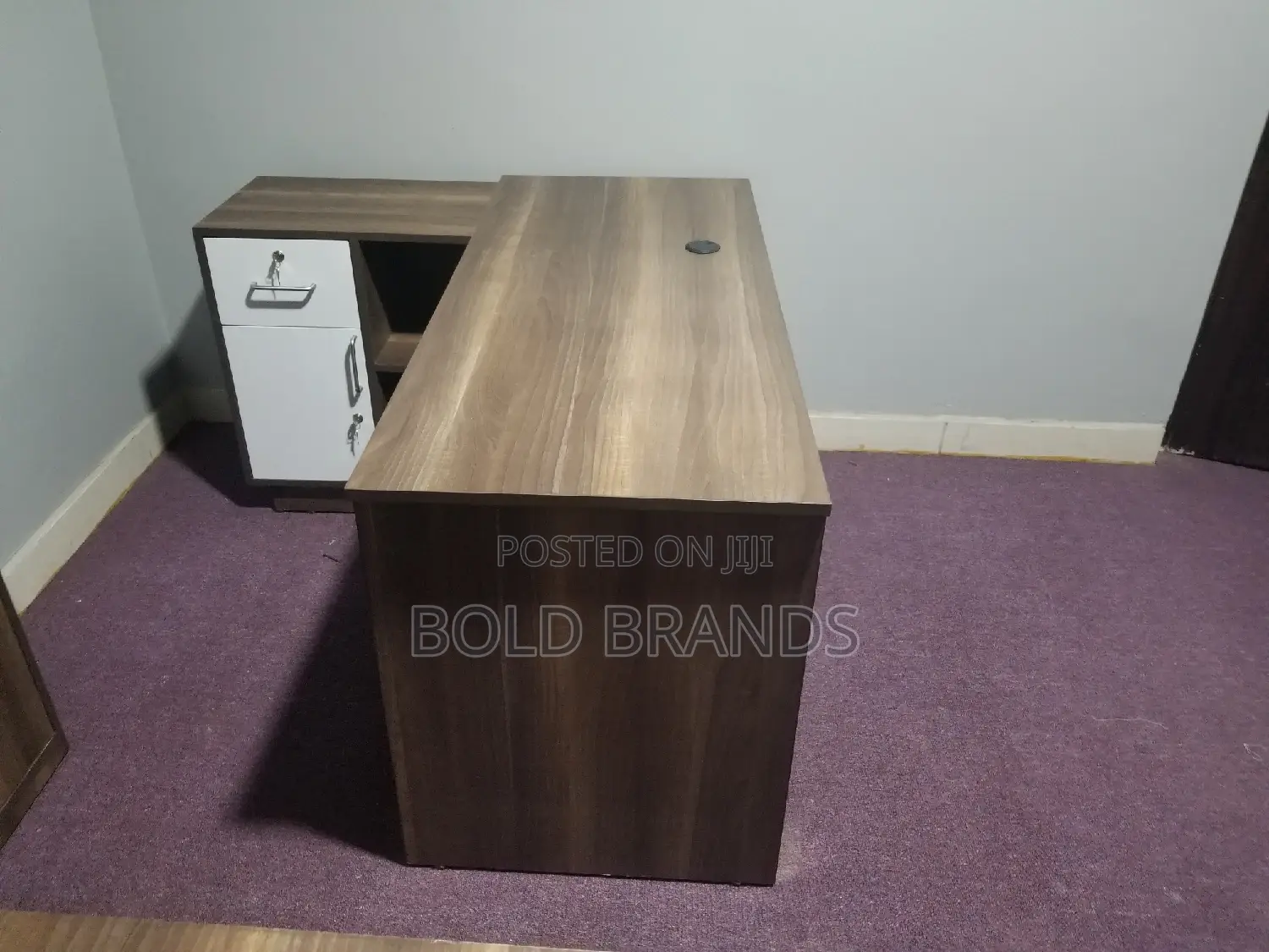 A Set of Filing Cabinet and 1 Office Desk