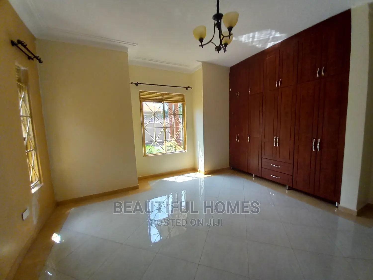 Furnished 4bdrm House in Kira for Sale