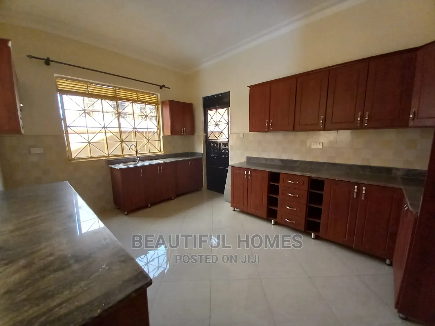 Furnished 4bdrm House in Kira for Sale