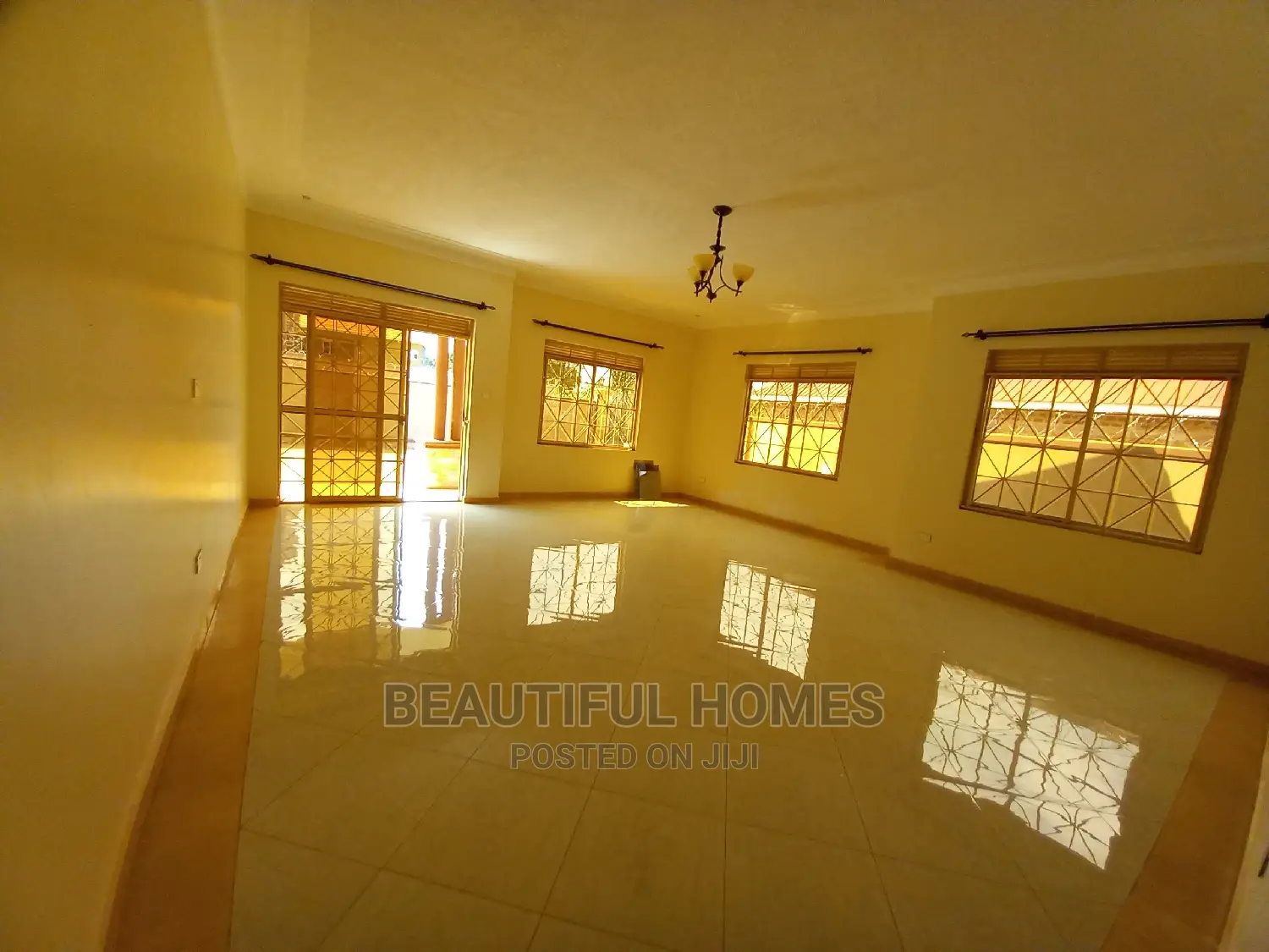 Furnished 4bdrm House in Kira for Sale