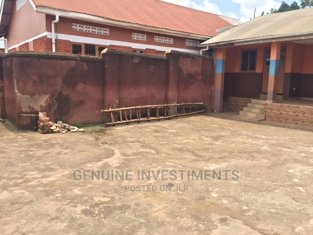 Furnished 3bdrm Bungalow in Omillo Estate, Rubaga for Sale