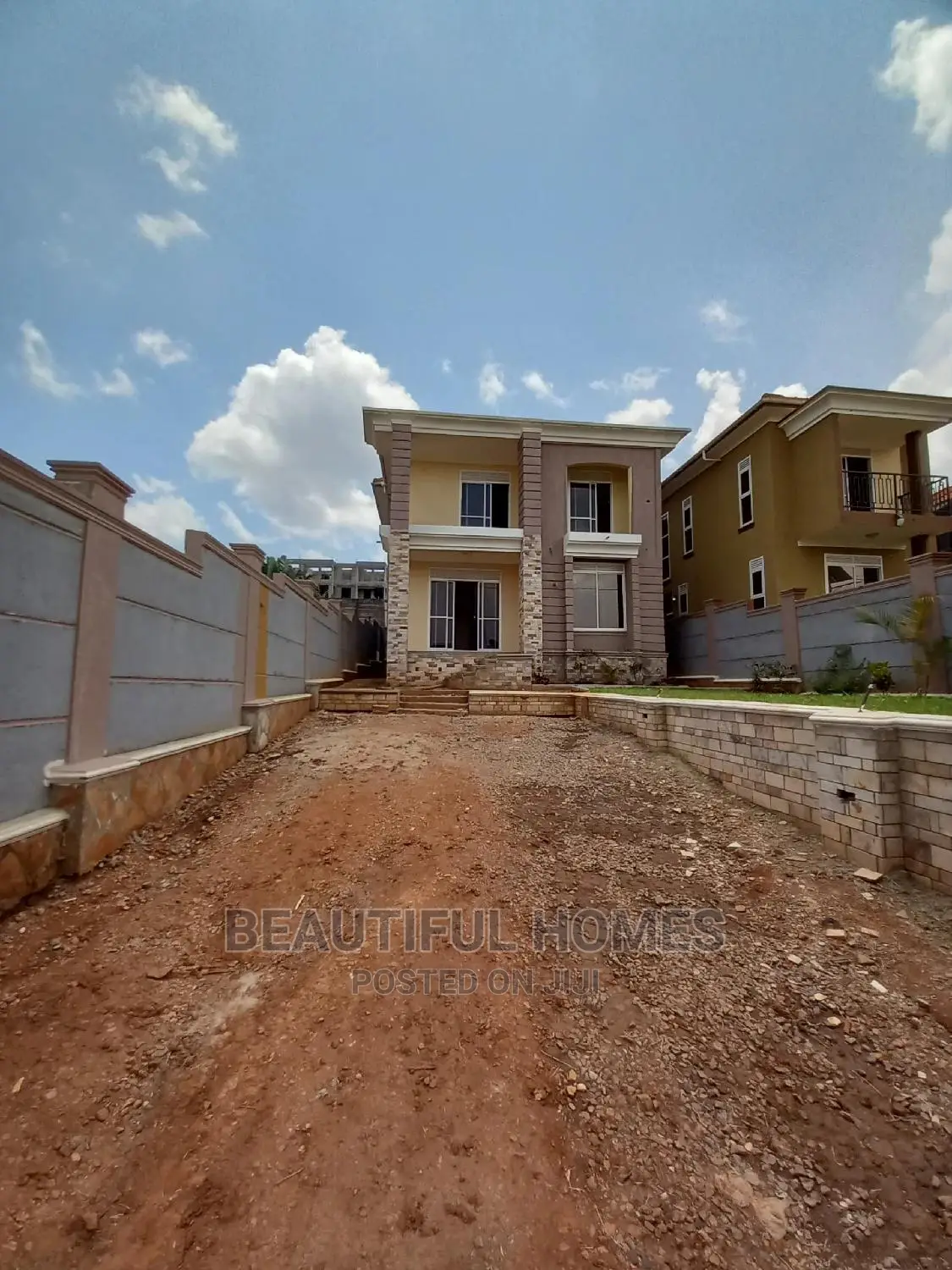 Furnished 4bdrm House in Kira for Sale