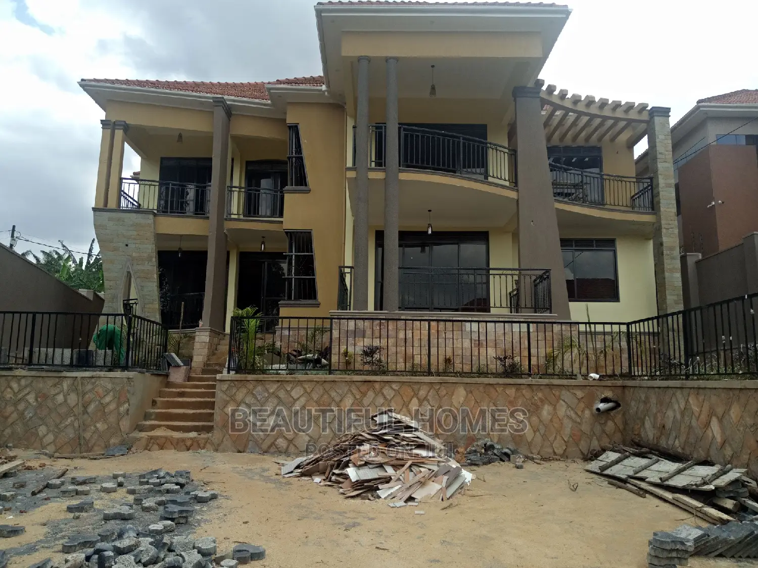 Furnished 6bdrm Mansion in Kiwatule, Nakawa for Sale
