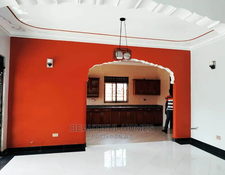 Furnished 4bdrm House in Kira for Sale