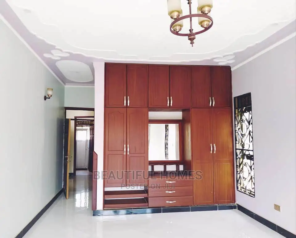Furnished 4bdrm House in Kira for Sale