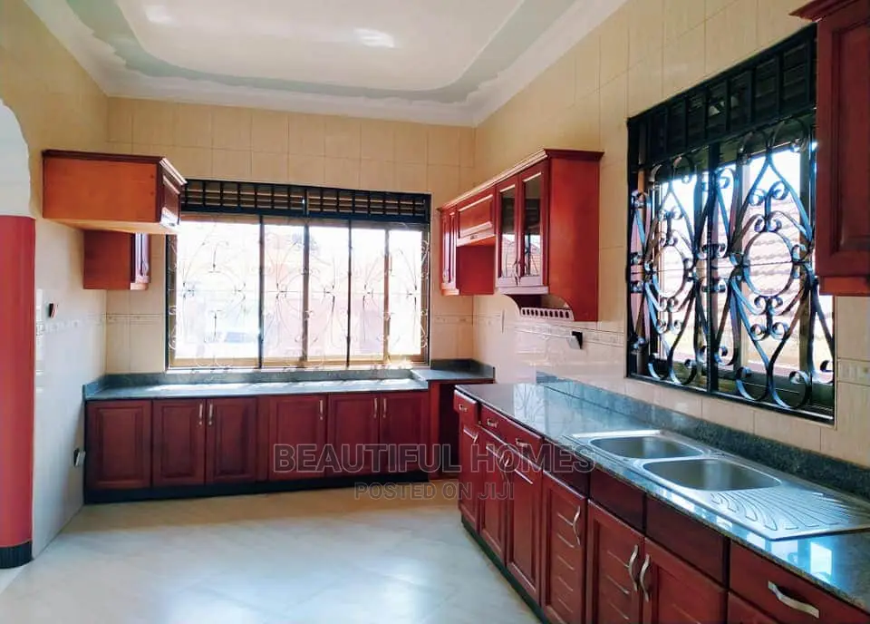 Furnished 4bdrm House in Kira for Sale