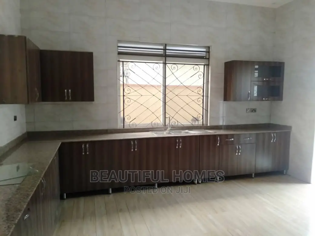 Furnished 4bdrm House in Kira for Sale