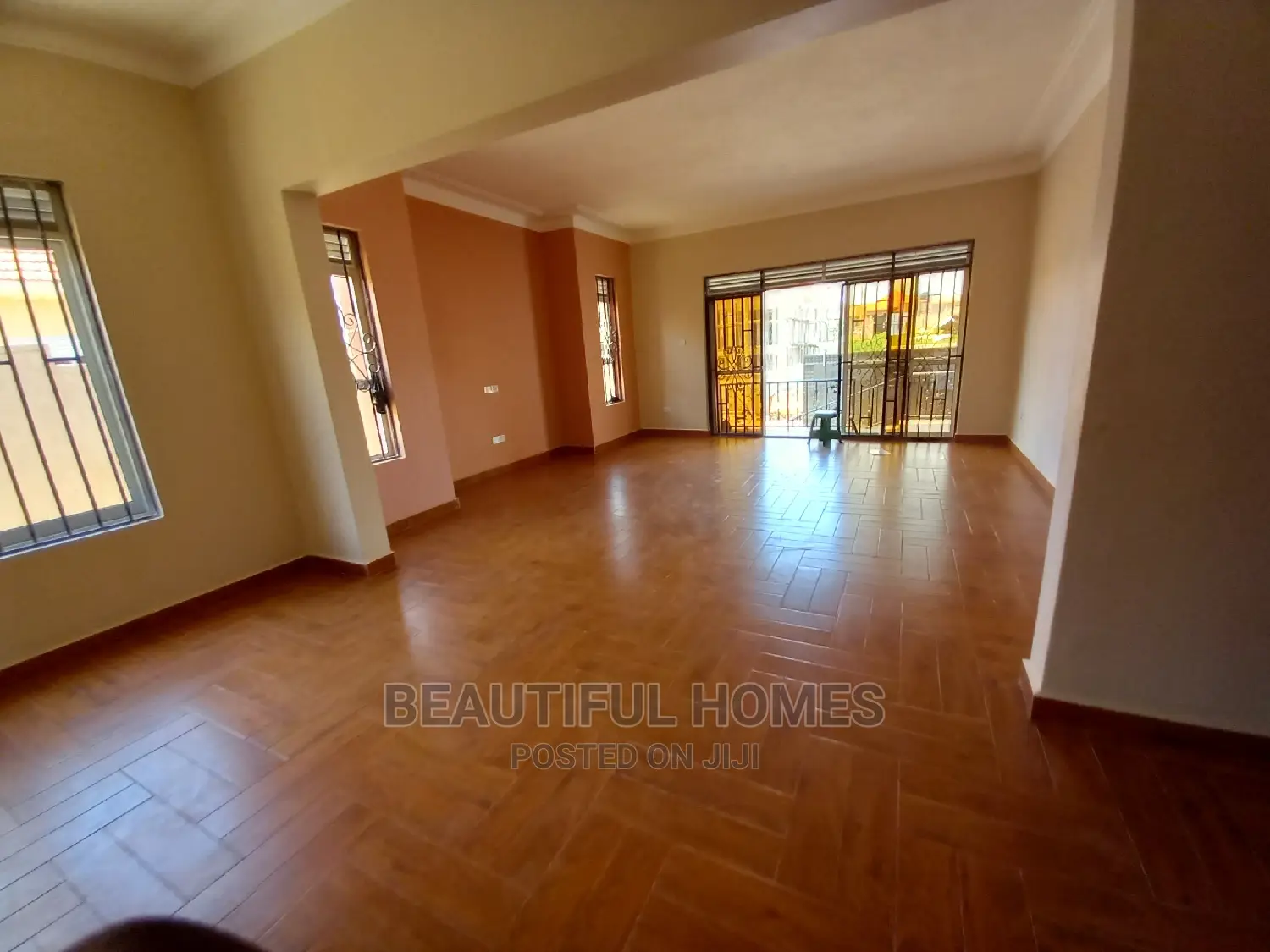 Furnished 4bdrm House in Kira for Sale