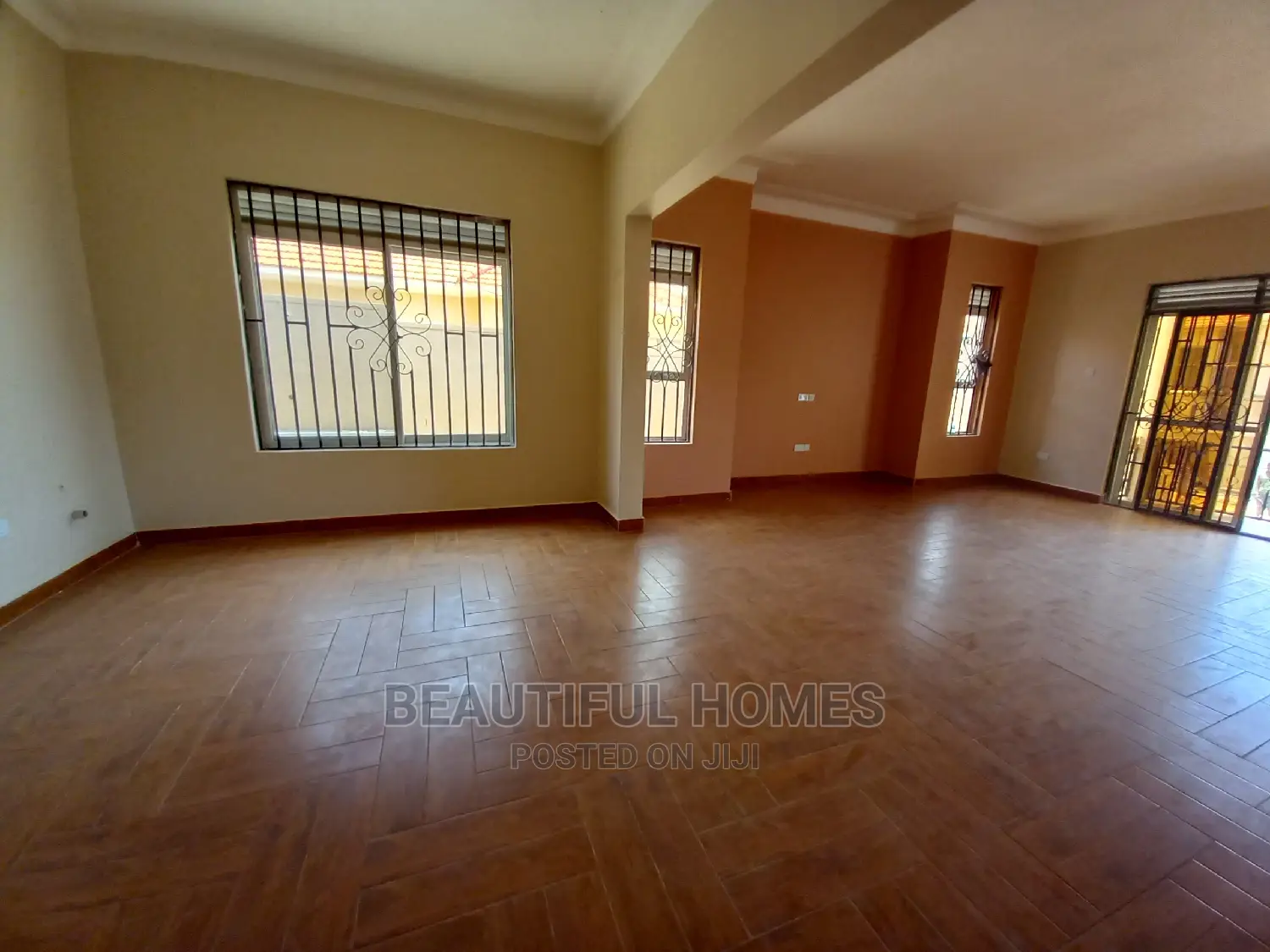 Furnished 4bdrm House in Kira for Sale