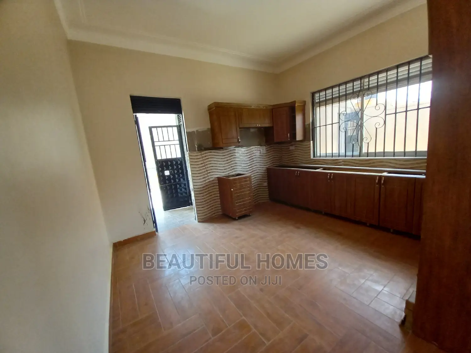 Furnished 4bdrm House in Kira for Sale