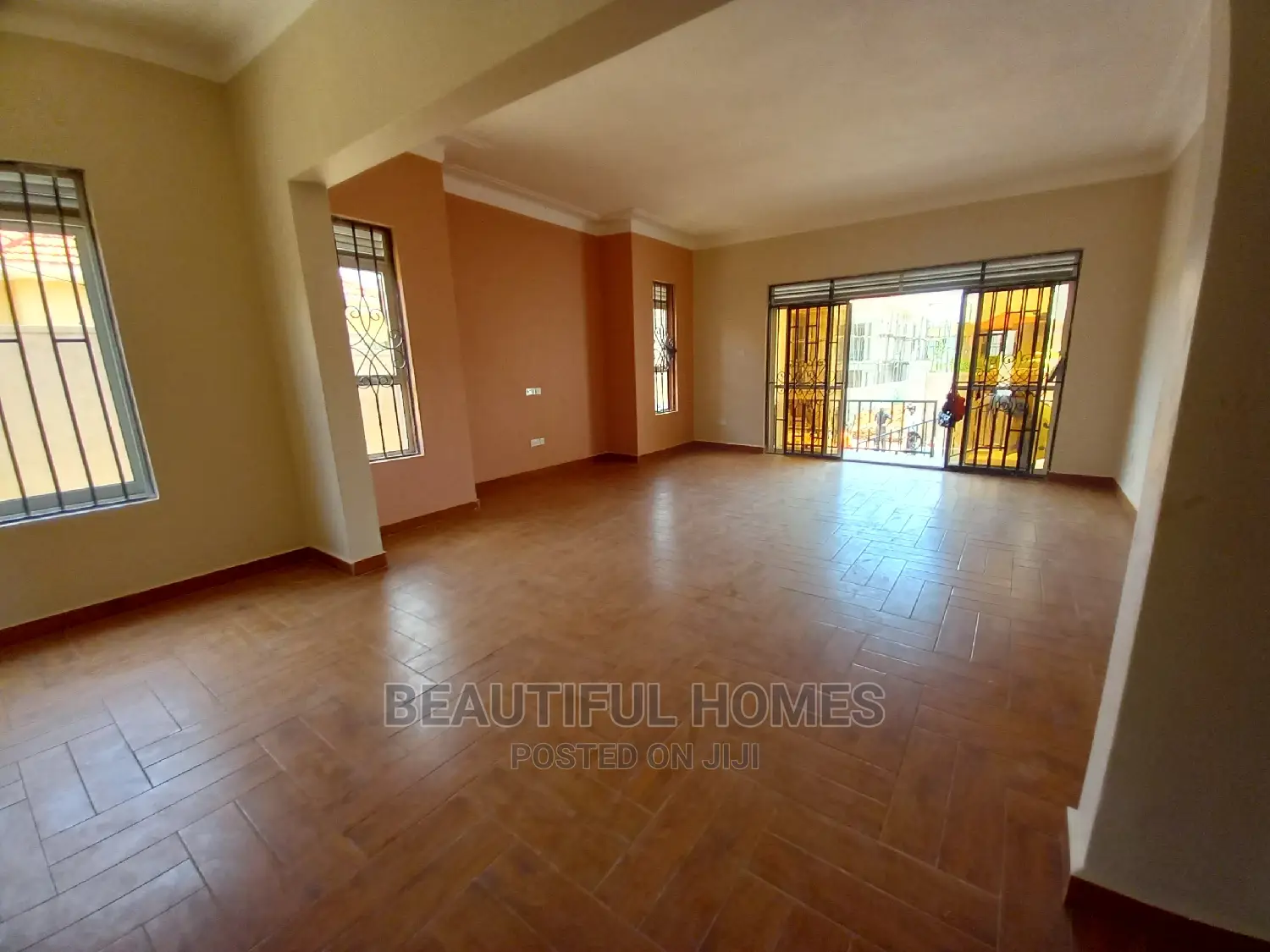 Furnished 4bdrm House in Kira for Sale