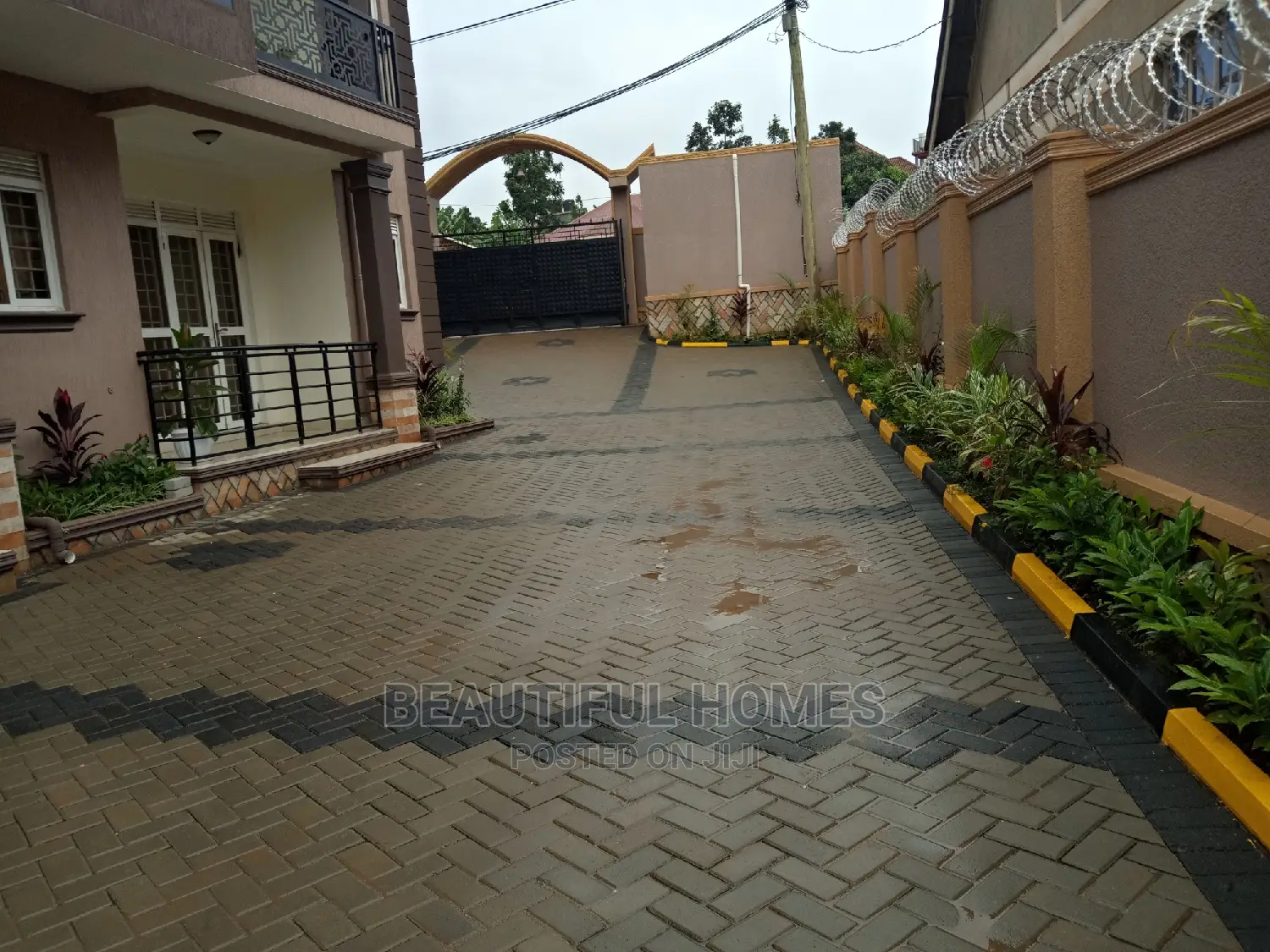 Furnished 2bdrm Apartment in Kisaasi, Central Division for Sale