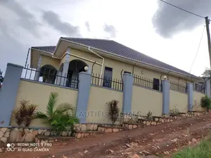 Furnished 4bdrm House in Kira for Sale