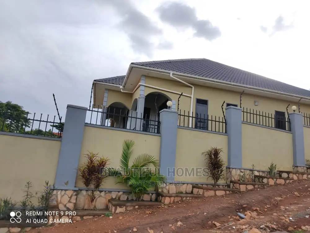 Furnished 4bdrm House in Kira for Sale