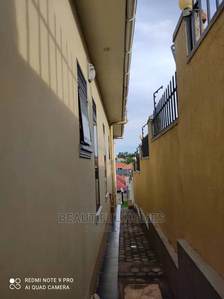 Furnished 4bdrm House in Kira for Sale